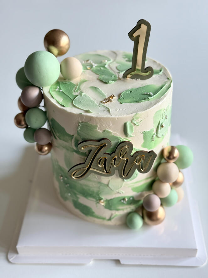 Custom name balloon cake