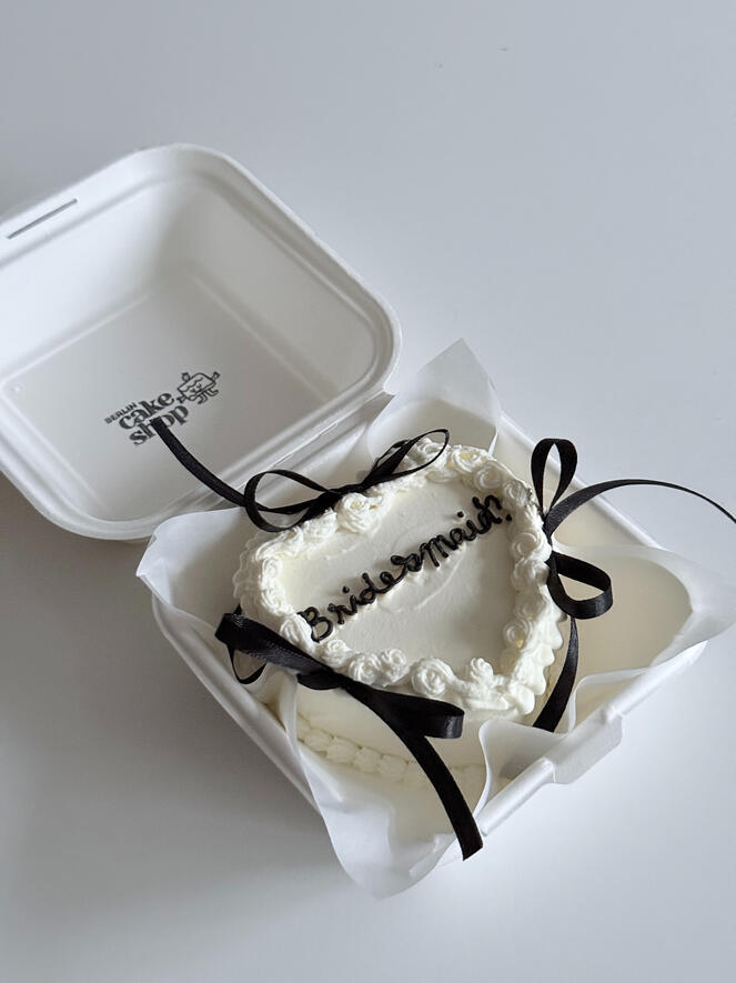 Vintage heart and bow bento cake