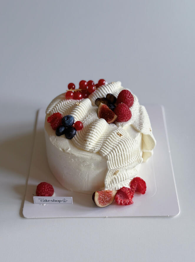 13 cm white minimalistic fruit bento cake