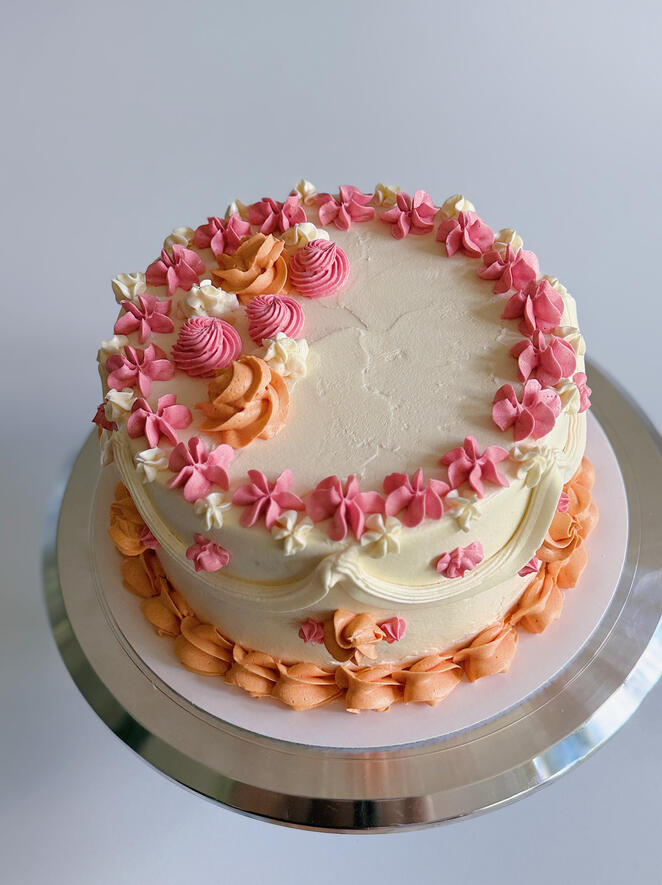 orange and pink vintage piping decoration cake