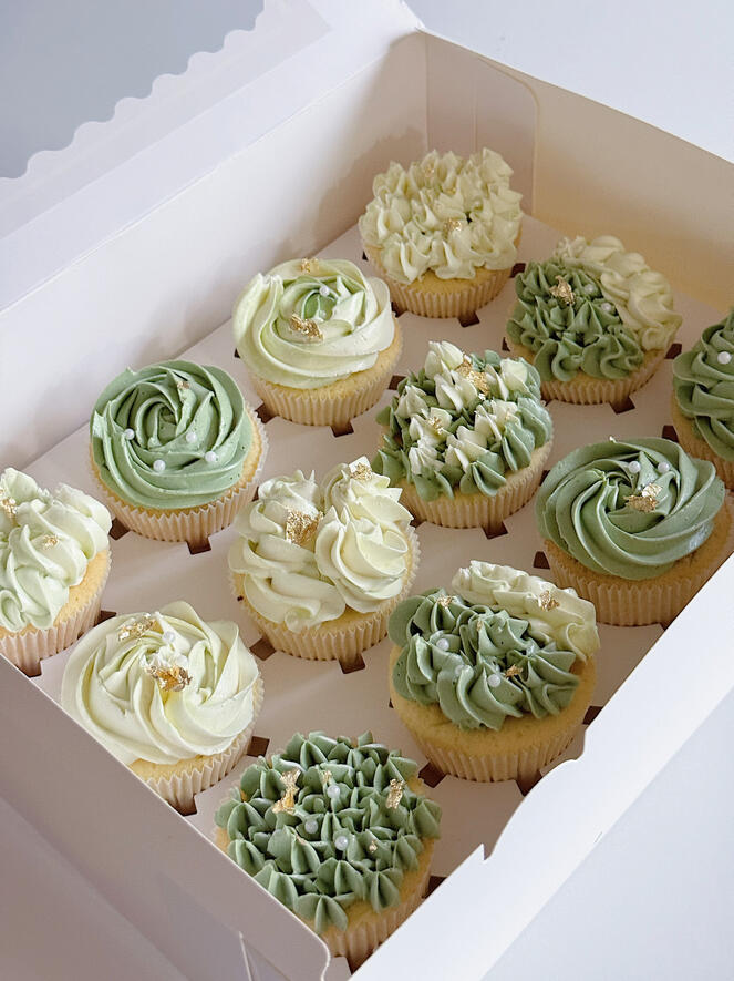 Green and white cupcakes